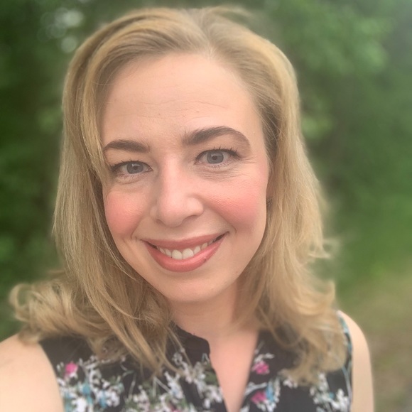 Meet your Posher, Alicia - Picture 2 of 7